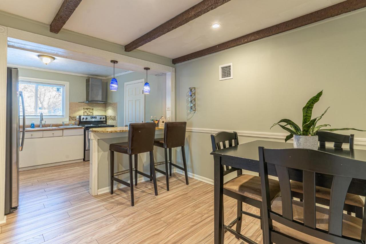 H2 1 Bedroom Downtown Стамфорд Екстериор снимка